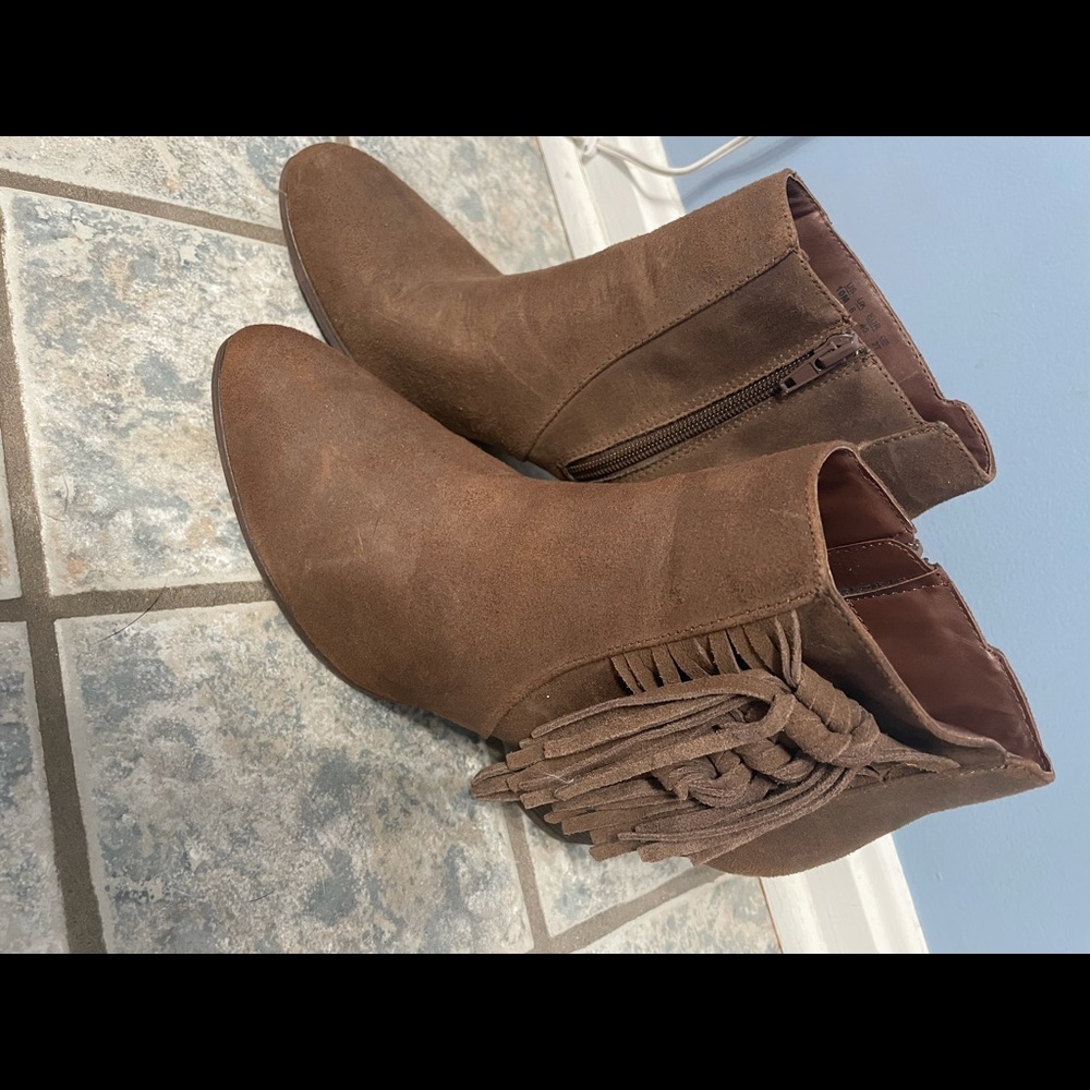 Fergicious Booties - Picture 2 of 4